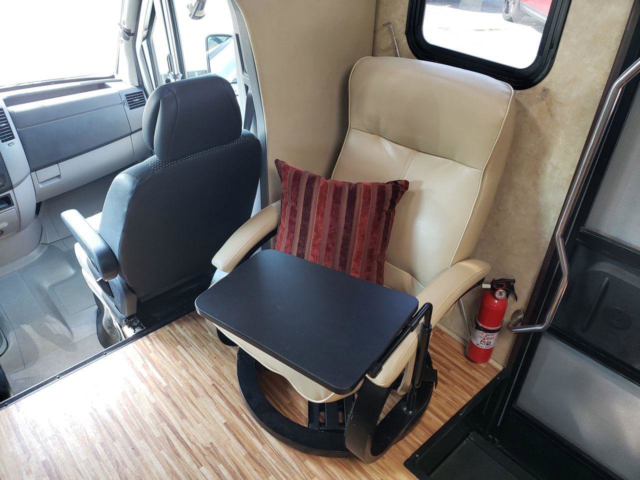 Used 2008 Freightliner Sprinter 3500 image 8