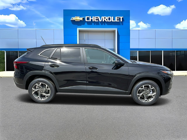 New 2026 Chevrolet Trax LT w/ LT Convenience Package FWD image 3