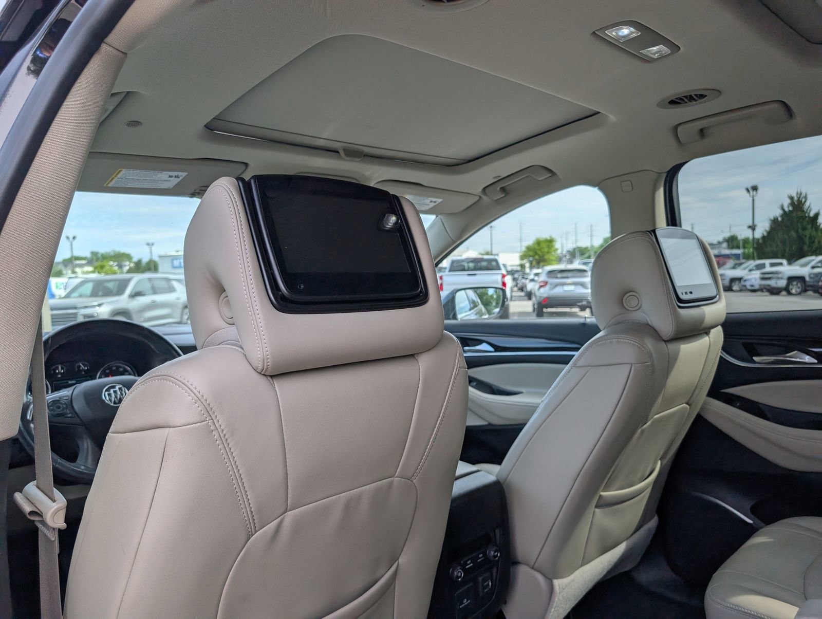 Used 2019 Buick Enclave Essence image 9