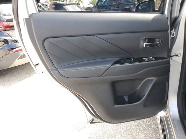 Used 2018 Mitsubishi Outlander SEL image 11
