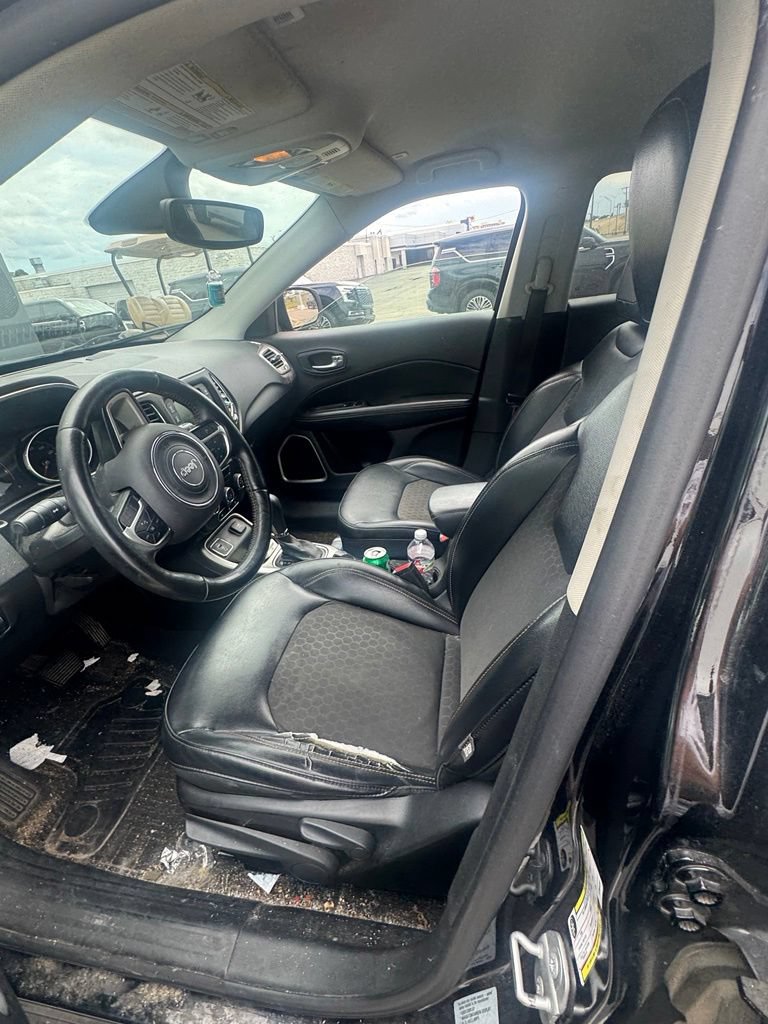 Used 2017 Jeep Compass Latitude w/ Cold Weather Group FWD image 8