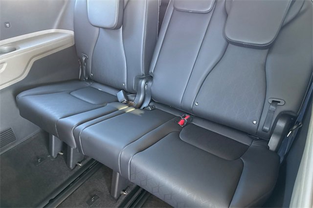 New 2026 Kia Carnival EX image 17