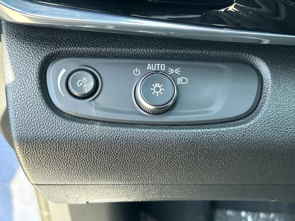 Used 2025 Buick Envista Avenir FWD image 18
