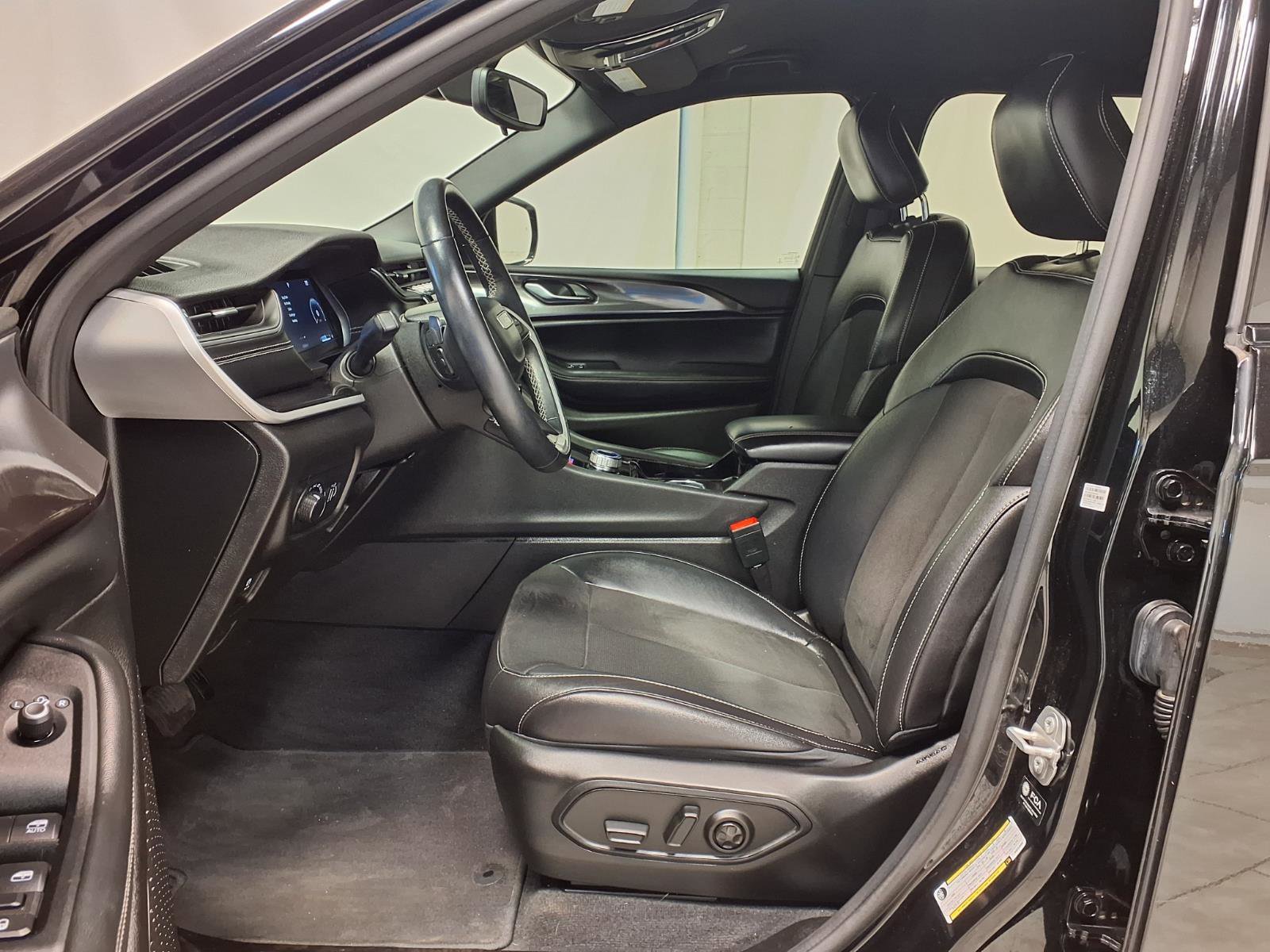 Used 2022 Jeep Grand Cherokee L Laredo AWD/4WD image 24