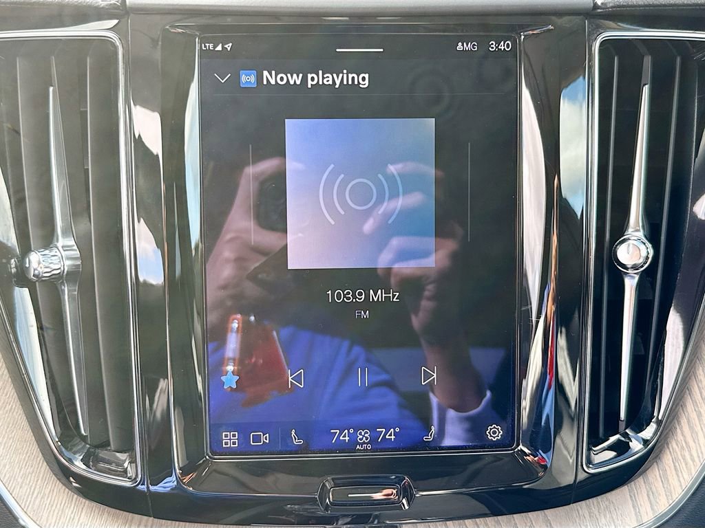 Used 2022 Volvo XC60 B6 Inscription w/ Advanced Package image 16