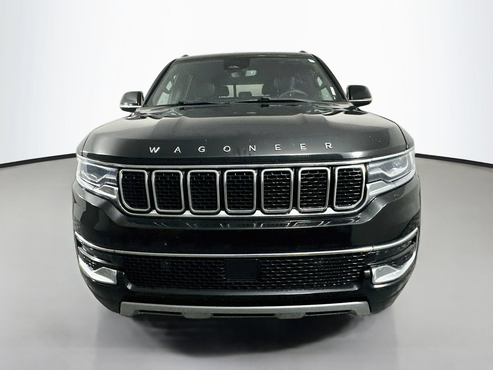 Used 2023 Jeep Wagoneer L Series II AWD/4WD image 2