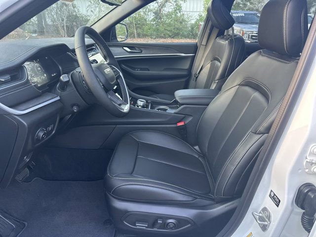 New 2025 Jeep Grand Cherokee Limited w/ Luxury Tech Group II image 9