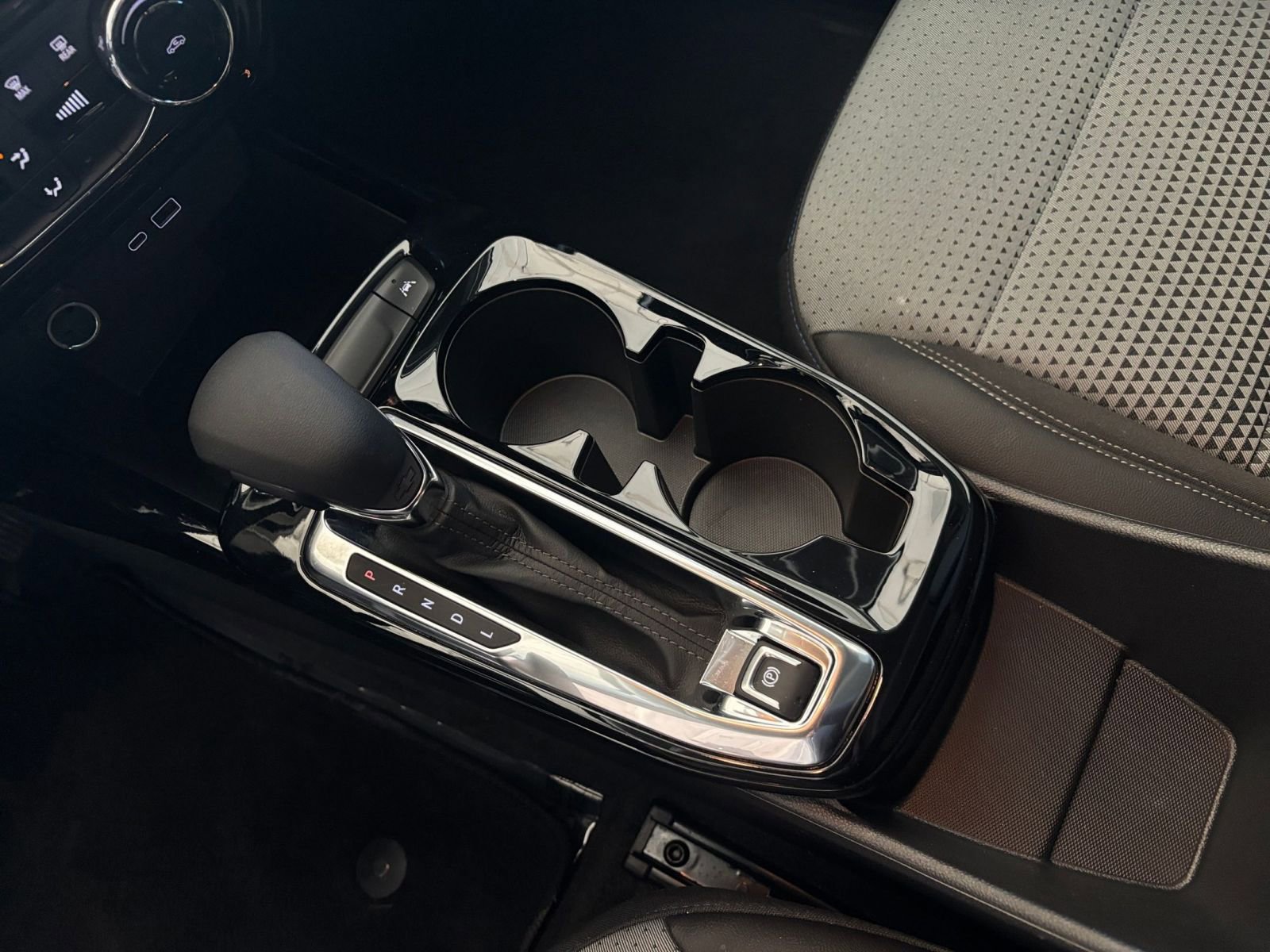 Used 2025 Chevrolet Trax LT image 41