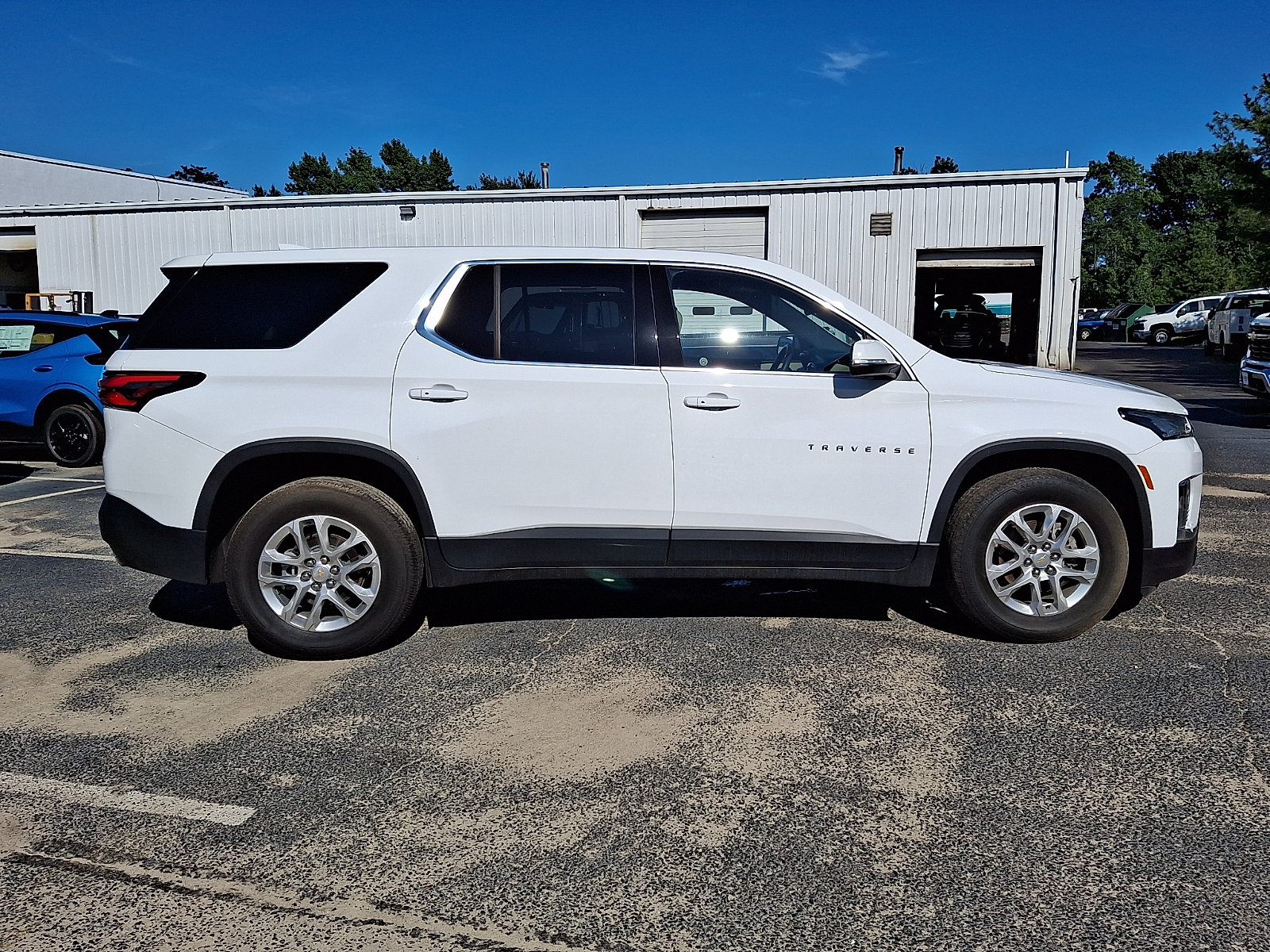 Used 2023 Chevrolet Traverse LS w/ Safety Package FWD image 7