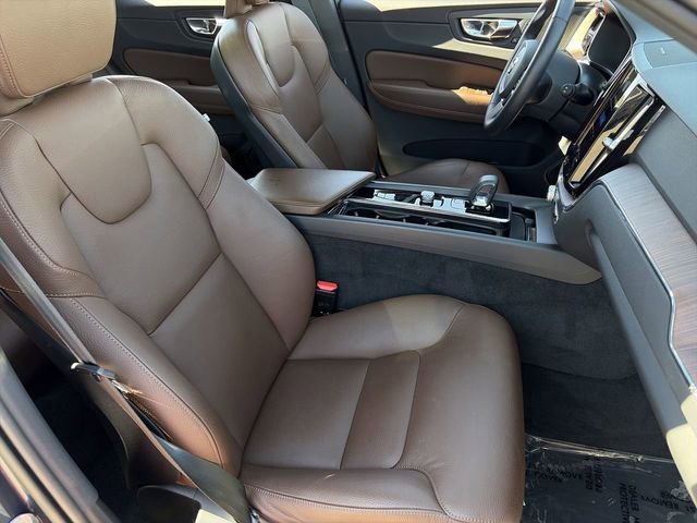 Used 2023 Volvo XC60 B5 Plus w/ Protection Package Premier image 12