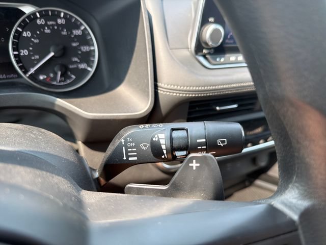 Used 2024 Nissan Rogue SV AWD/4WD image 16