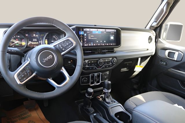 Used 2025 Jeep Wrangler Unlimited Sahara w/ Safety Group image 13
