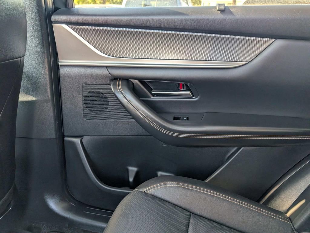 Certified 2025 MAZDA CX-70 Plug-In Hybrid w/ Premium Pkg image 10