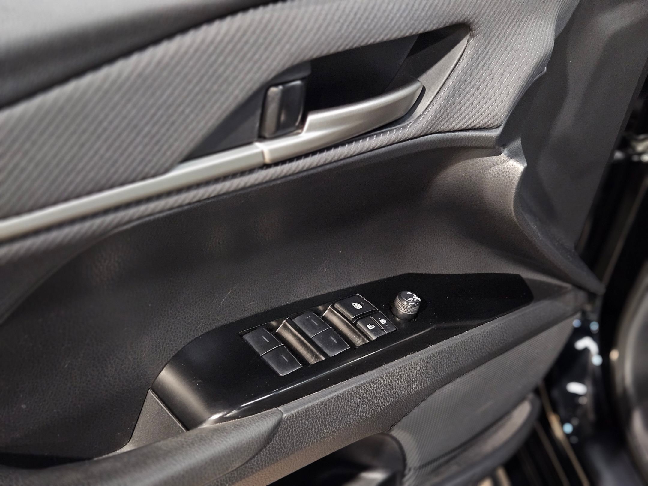 Used 2025 Toyota Camry SE image 21