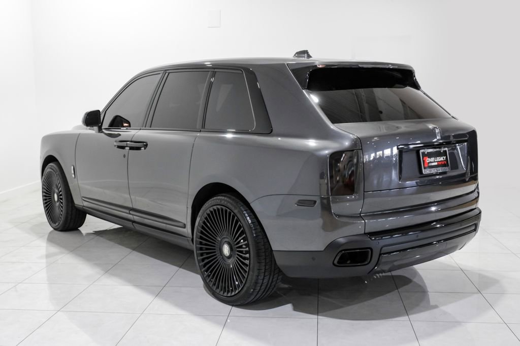 Used 2022 Rolls-Royce Cullinan w/ Cullinan Package image 8