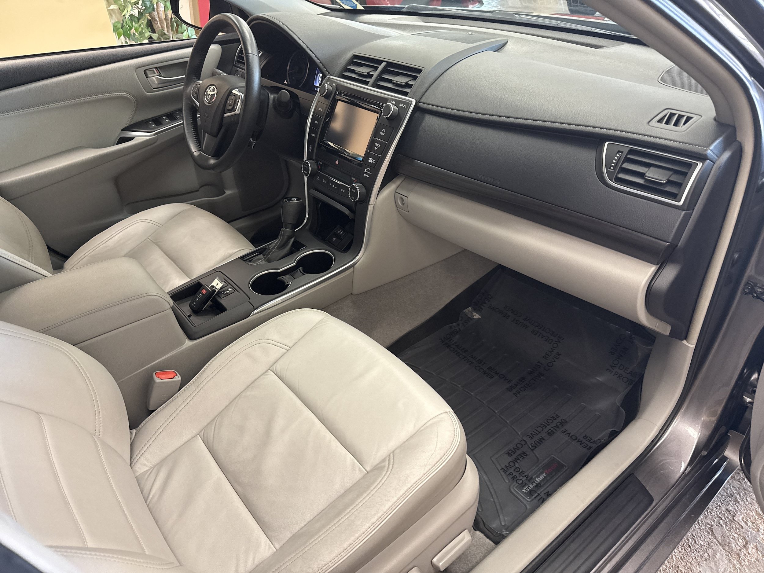 Used 2015 Toyota Camry XLE FWD image 18