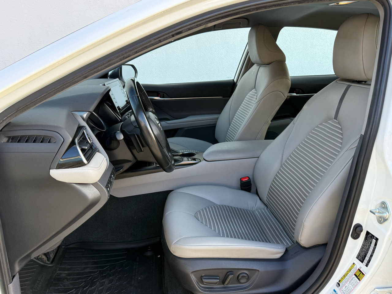 Used 2024 Toyota Camry SE image 2