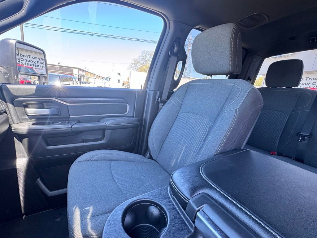 Certified 2024 RAM 2500 Big Horn w/ Night Edition AWD/4WD image 15