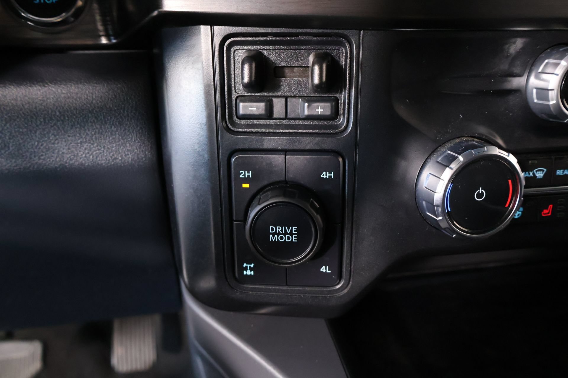 Used 2024 Ford F250 Lariat w/ Lariat Ultimate Package AWD/4WD image 9