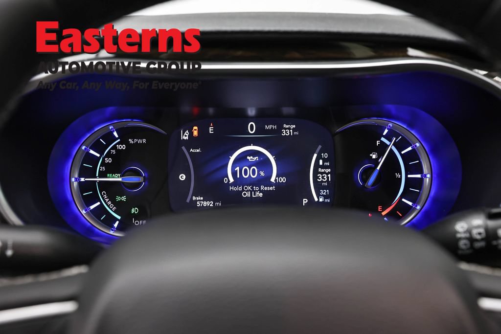 Used 2023 Chrysler Pacifica Limited FWD image 18