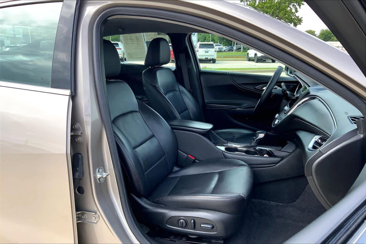 Used 2024 Chevrolet Malibu LT FWD image 9