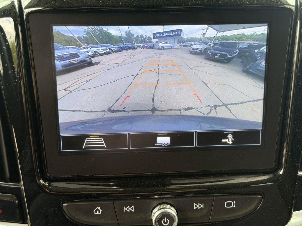 Used 2020 Chevrolet Traverse LT w/ Driver Confidence II Package AWD/4WD image 17