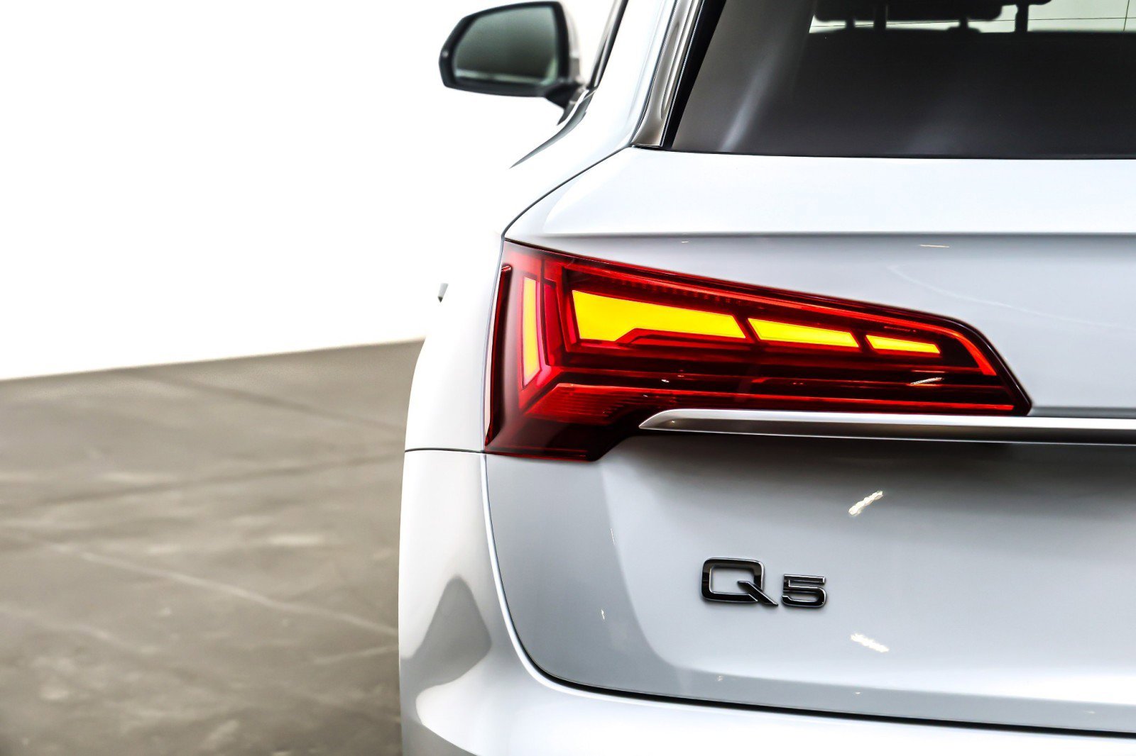 Used 2022 Audi Q5 2.0T Premium w/ Convenience Package image 15