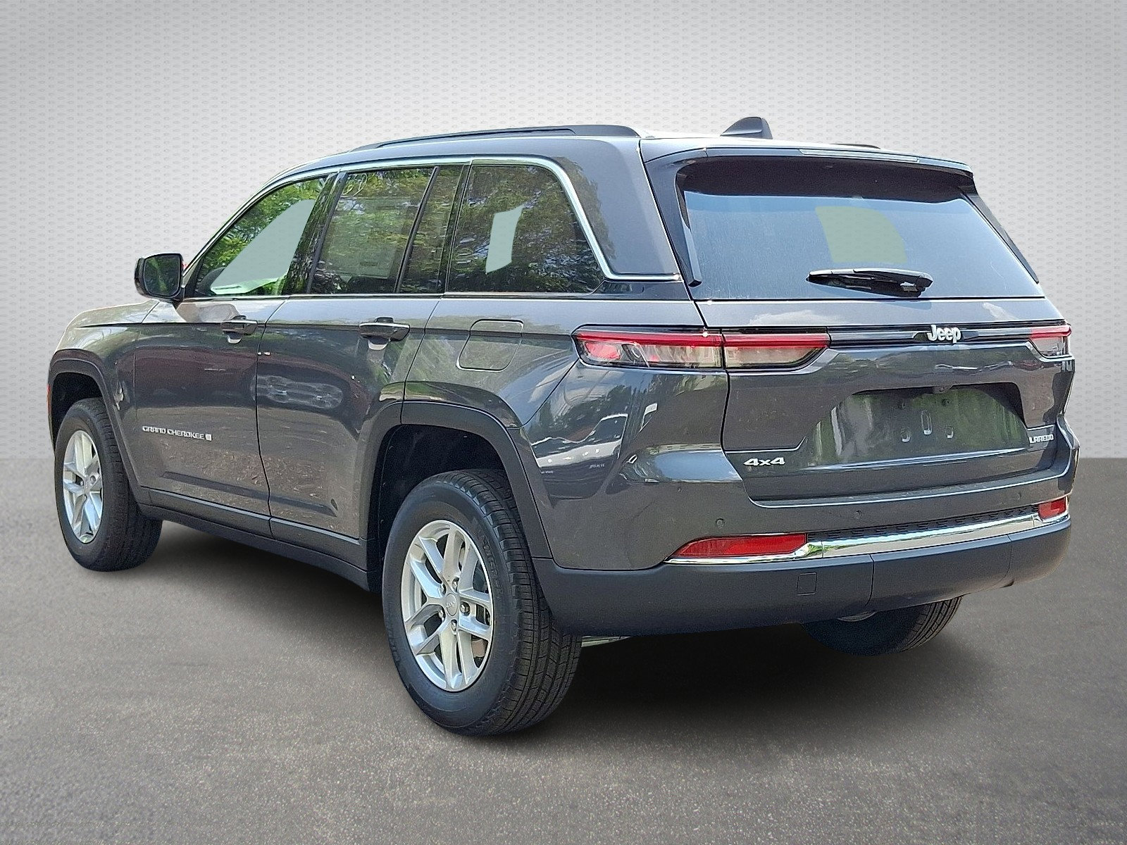 Certified 2025 Jeep Grand Cherokee Laredo X w/ Luxury Tech Group I image 4