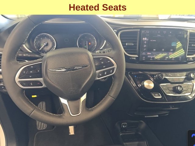 Used 2026 Chrysler Pacifica Select FWD image 13