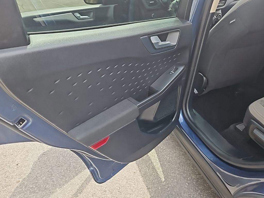 Used 2020 Ford Escape SE image 18