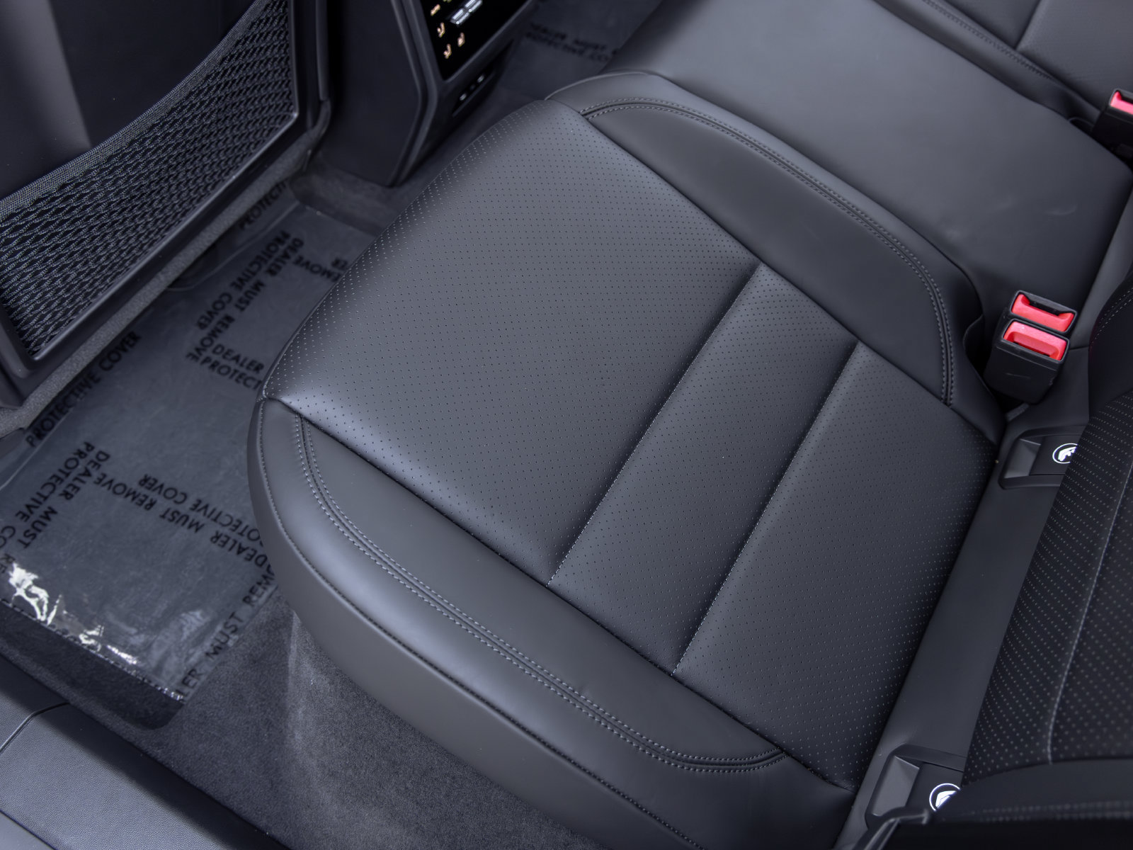 Certified 2025 Porsche Macan Electric RWD image 41