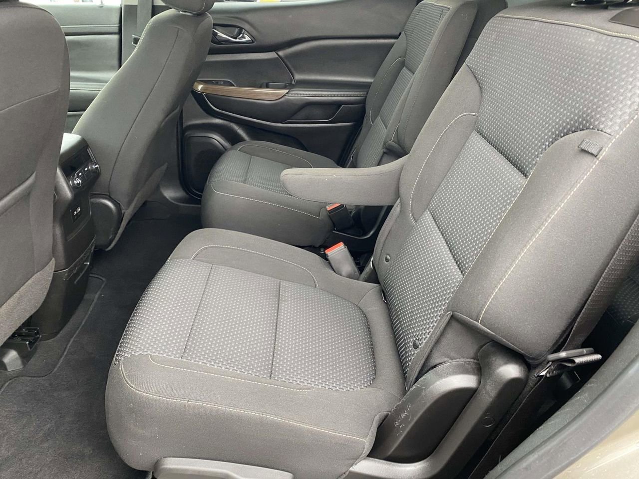 Used 2023 GMC Acadia SLE image 10