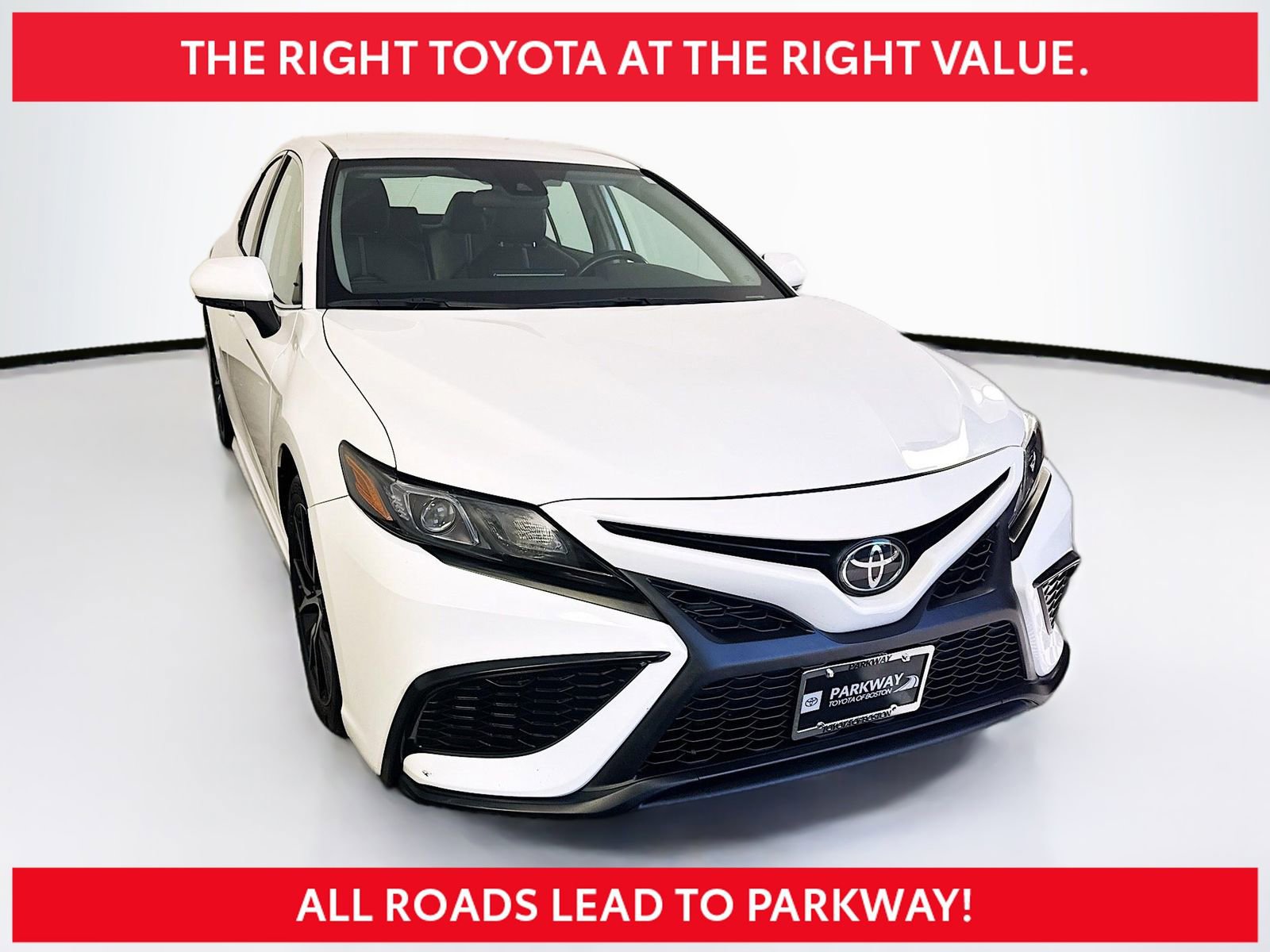 Used 2024 Toyota Camry SE FWD image 1