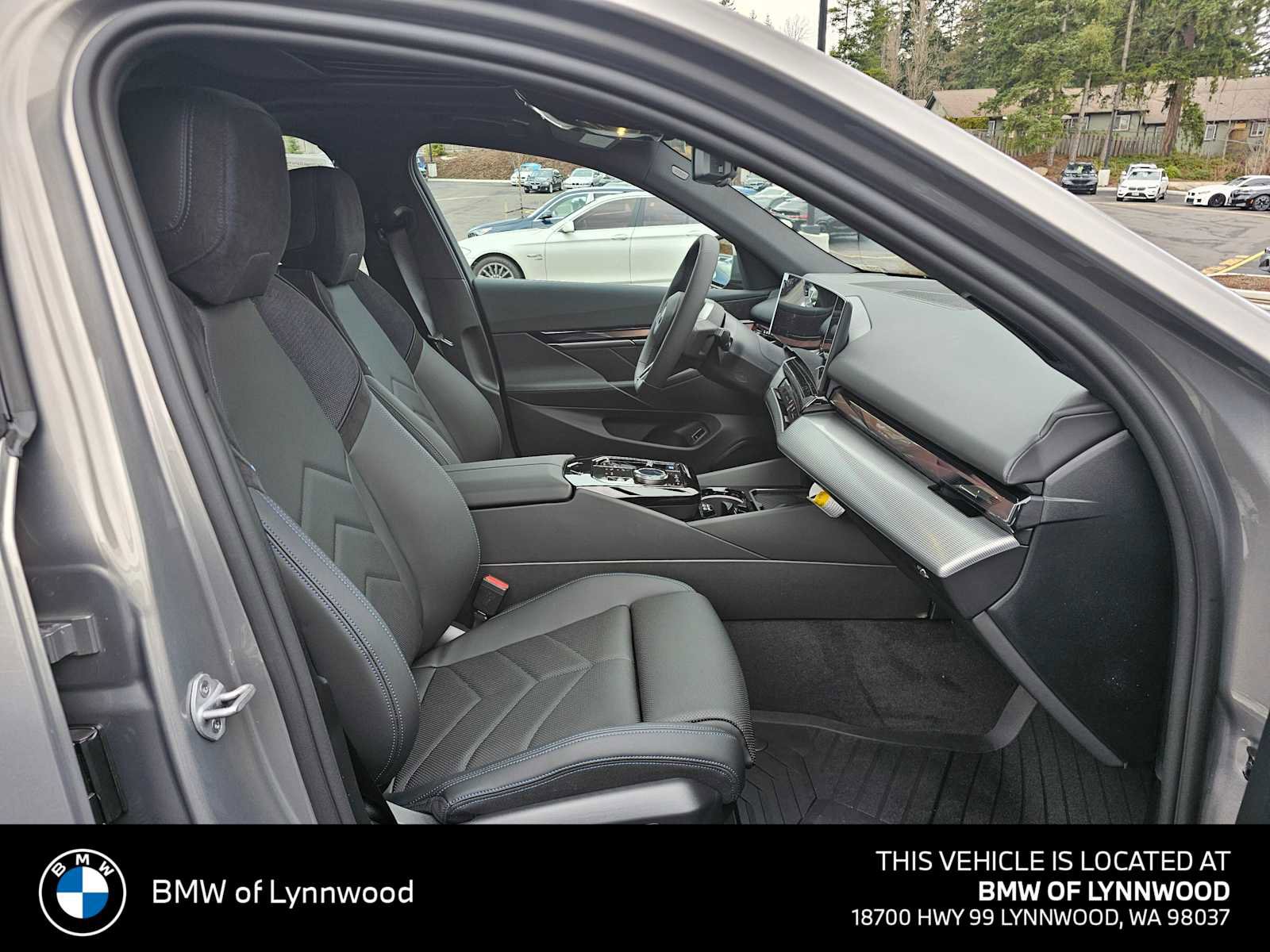 New 2026 BMW i5 eDrive40 w/ M Sport Package AWD/4WD image 11