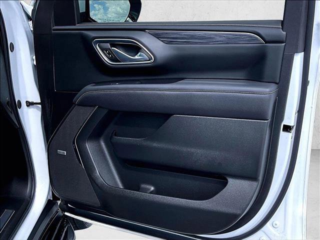 Used 2023 GMC Yukon SLT w/ SLT Premium Package image 19