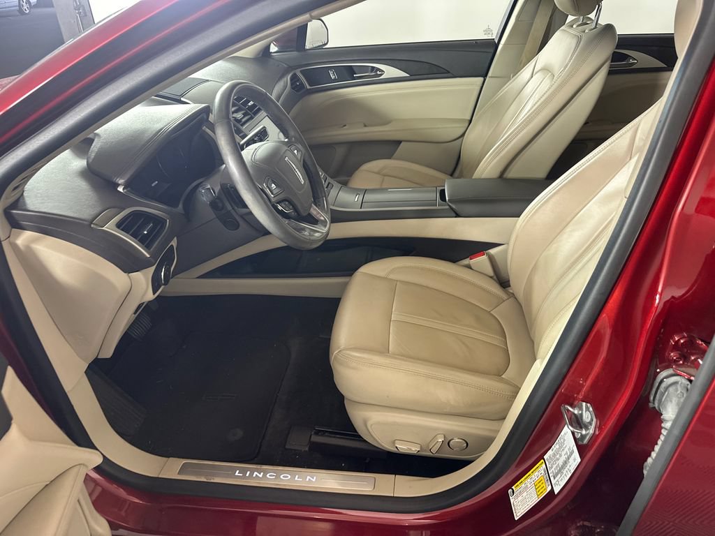 Used 2018 Lincoln MKZ Select w/ Select Plus Package AWD/4WD image 3