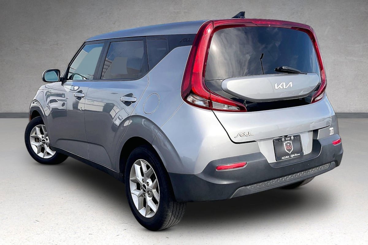 Used 2022 Kia Soul LX w/ Technology Package FWD image 3
