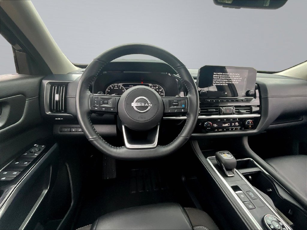Used 2025 Nissan Pathfinder SL AWD/4WD image 10