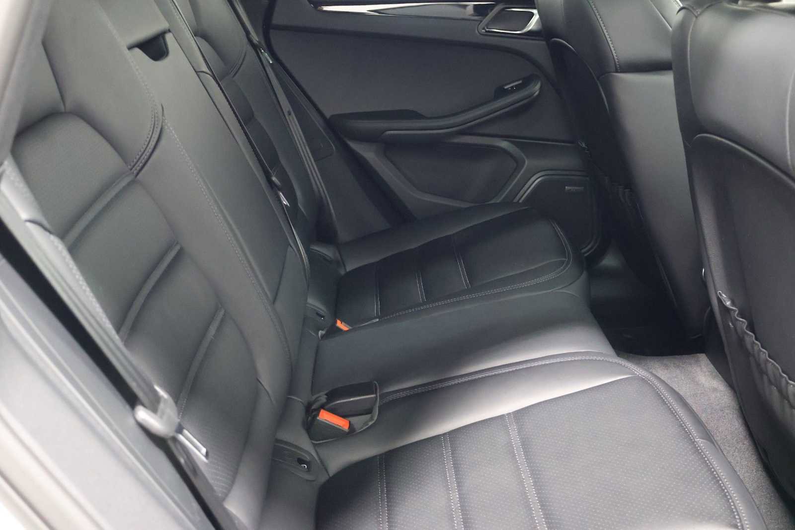 Used 2026 Porsche Macan AWD/4WD image 37