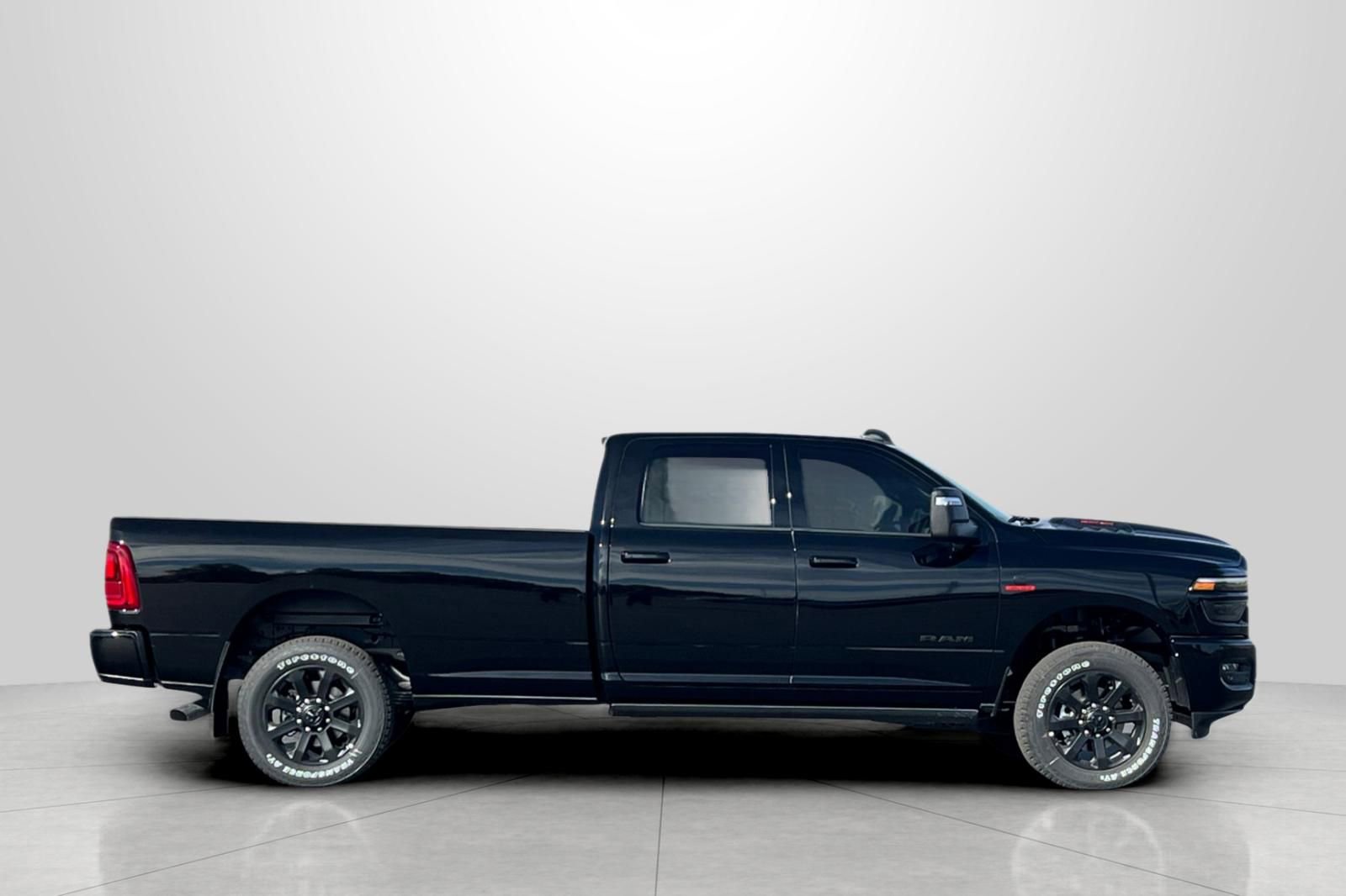 New 2026 RAM 3500 Laramie AWD/4WD image 4