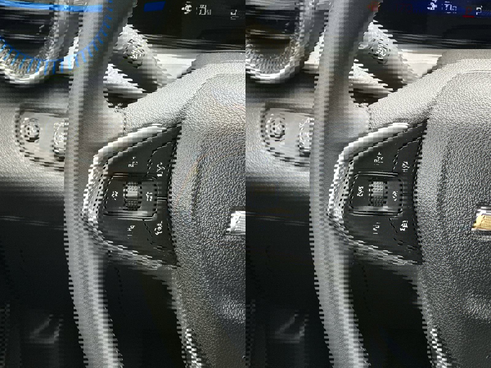 Used 2025 Chevrolet Trax LT w/ LT Convenience Package image 20