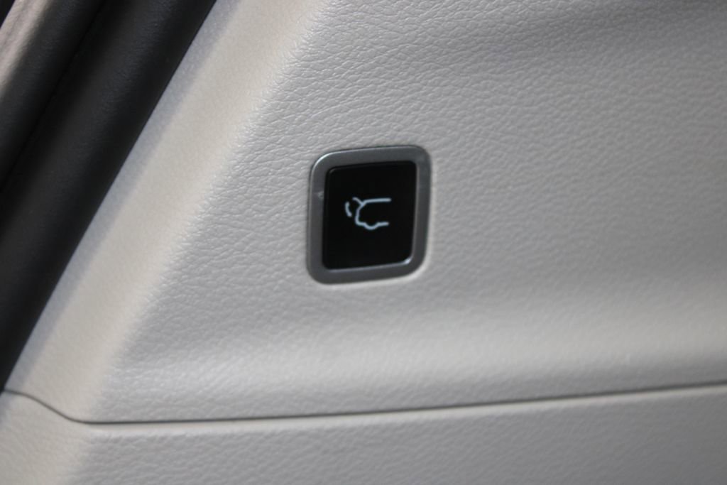 Used 2024 Chrysler Pacifica Touring-L image 17