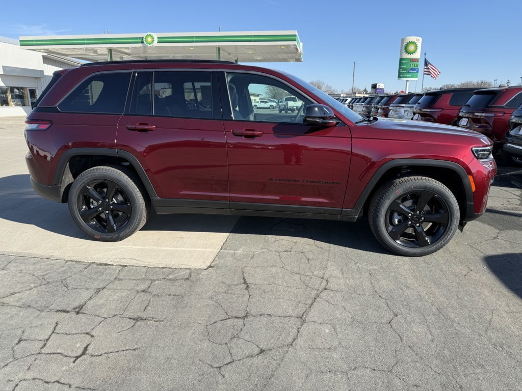 New 2026 Jeep Grand Cherokee Limited w/ Limited Altitude Package AWD/4WD image 9