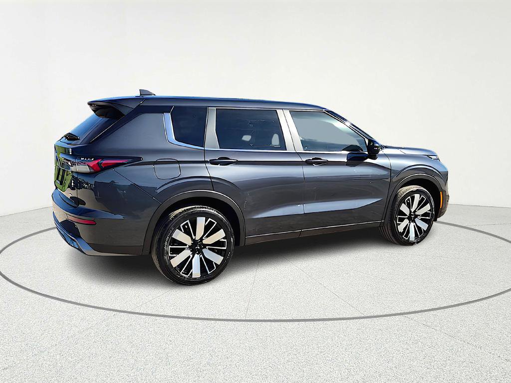 New 2026 Mitsubishi Outlander SE image 7