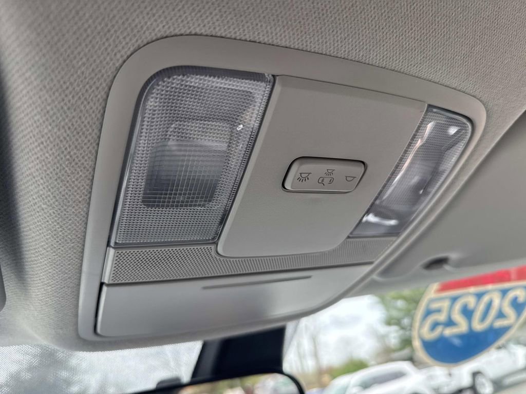 Used 2025 Kia Soul LX w/ LX Technology Package FWD image 24