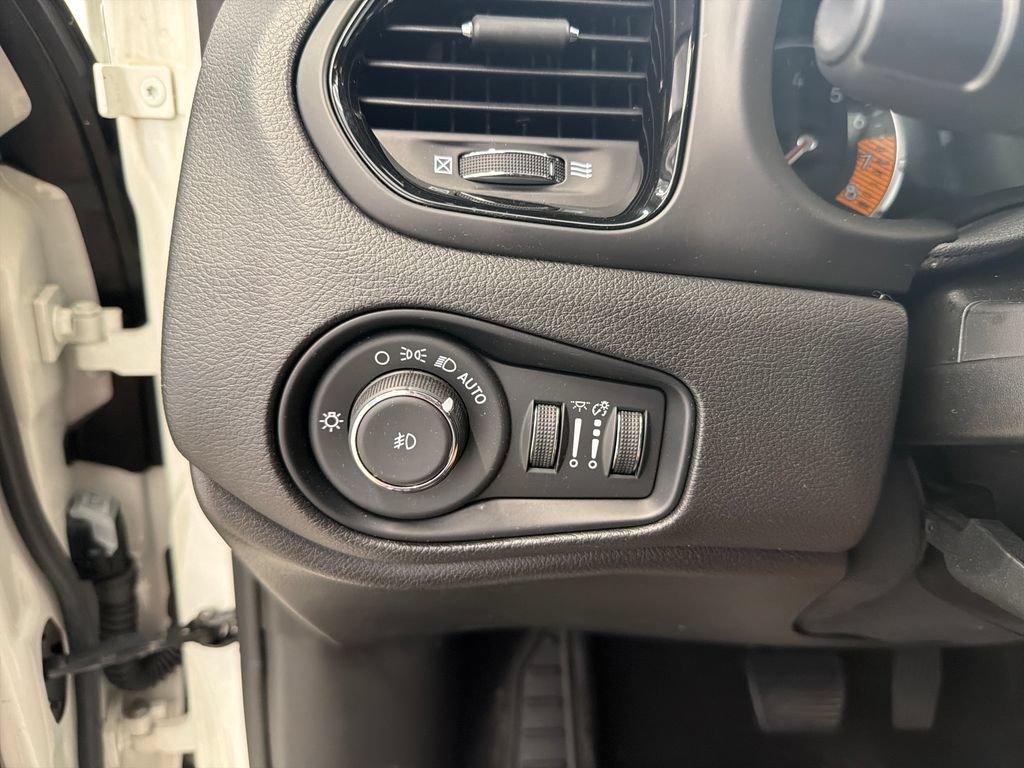 Certified 2022 Jeep Renegade Altitude w/ Convenience Group AWD/4WD image 23
