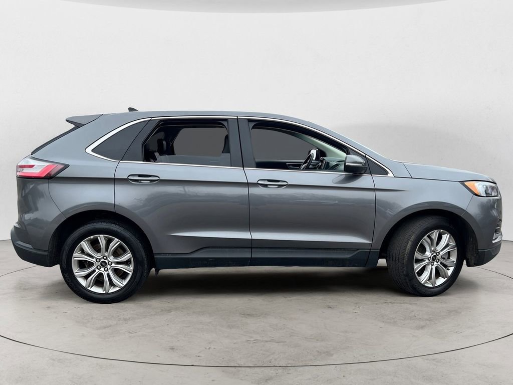 Used 2024 Ford Edge Titanium image 2