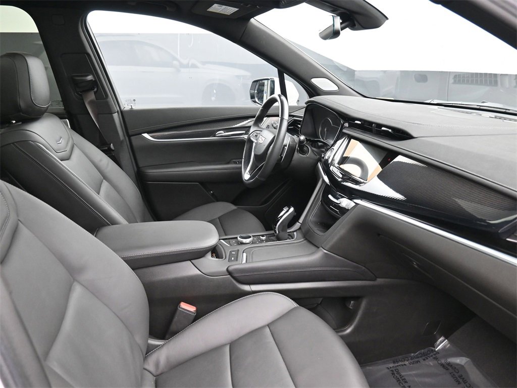 Certified 2023 Cadillac XT6 Sport w/ LPO, ONYX Package image 2