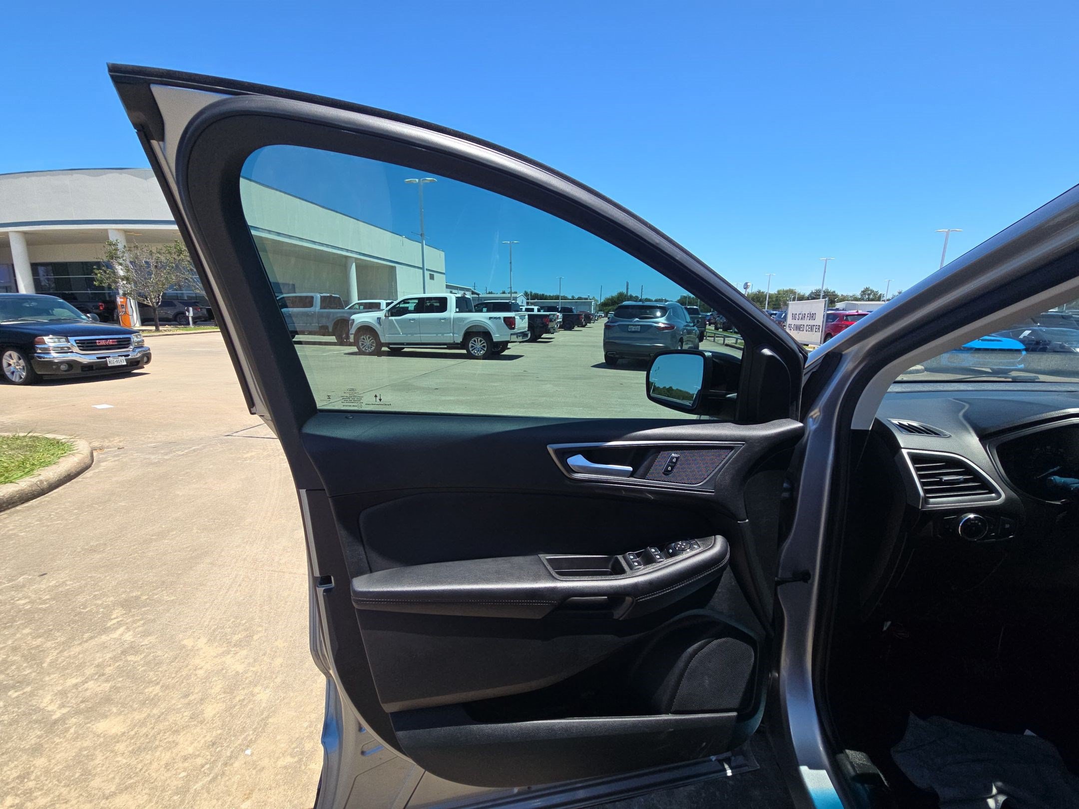 Certified 2024 Ford Edge SE w/ Black Appearance Package AWD/4WD image 14
