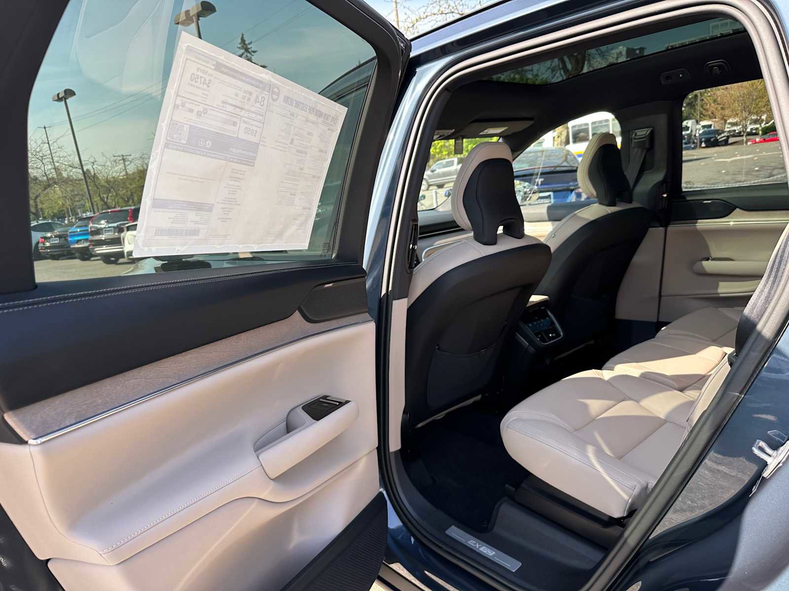 New 2025 Volvo EX90 Ultra image 16